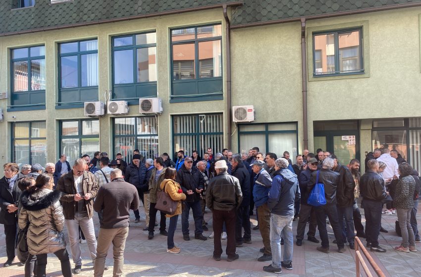  Protest meštana Dankova ispred Višeg suda u Jagodini
