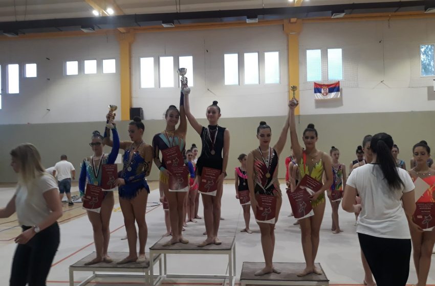  Medalje za paraćinske gimnastičarke na Prvenstvu Srbije u Svilajncu