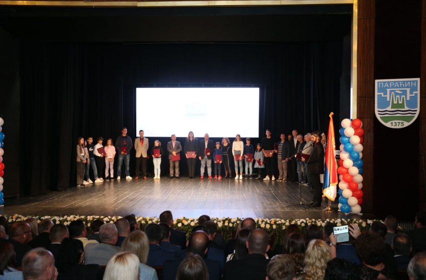  Održana svečana sednica Skupštine opštine, dodeljene nagrade zaslužnim pojedincima i kolektivima