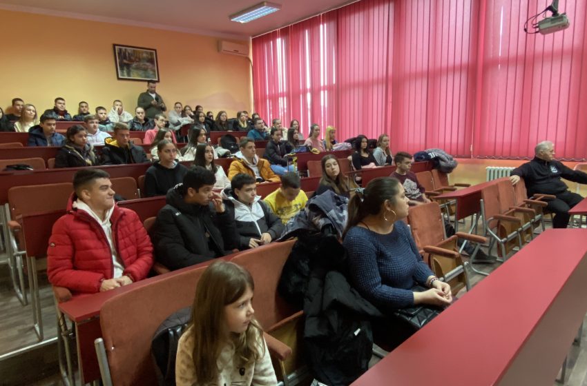  U Tehnološkoj školi predavanje srednjoškolcima povodom Svetskog dana borbe protiv HIV-a