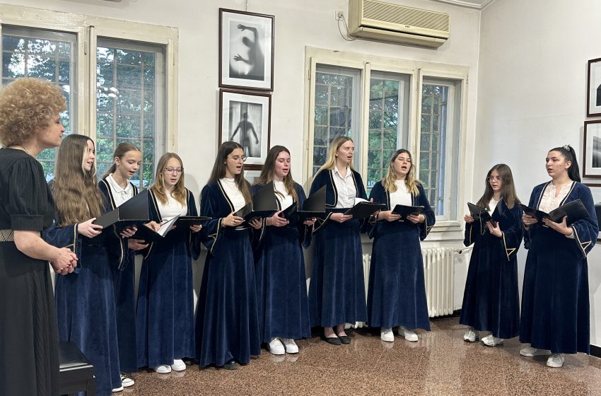  Etno grupa Đurđevak iz Bora održala koncert u paraćinskom Kulturnom centru
