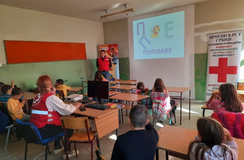  Crveni krst Paraćin predavanjem učenicima OŠ „Radoje Domanović“ obeležio Svetski dan smanjena rizika od katastrofa
