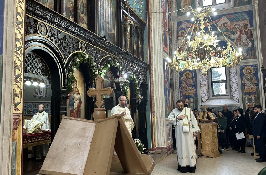  U Crkvi svete Trojice služena Božićna liturgija i lomljena česnica
