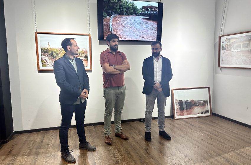  Bokčeve fotografije kao svedočanstva velikih majskih poplava – na desetogodišnjicu od poplave otvorena izložba Zapisi iz crne vode u paraćinskom muzeju